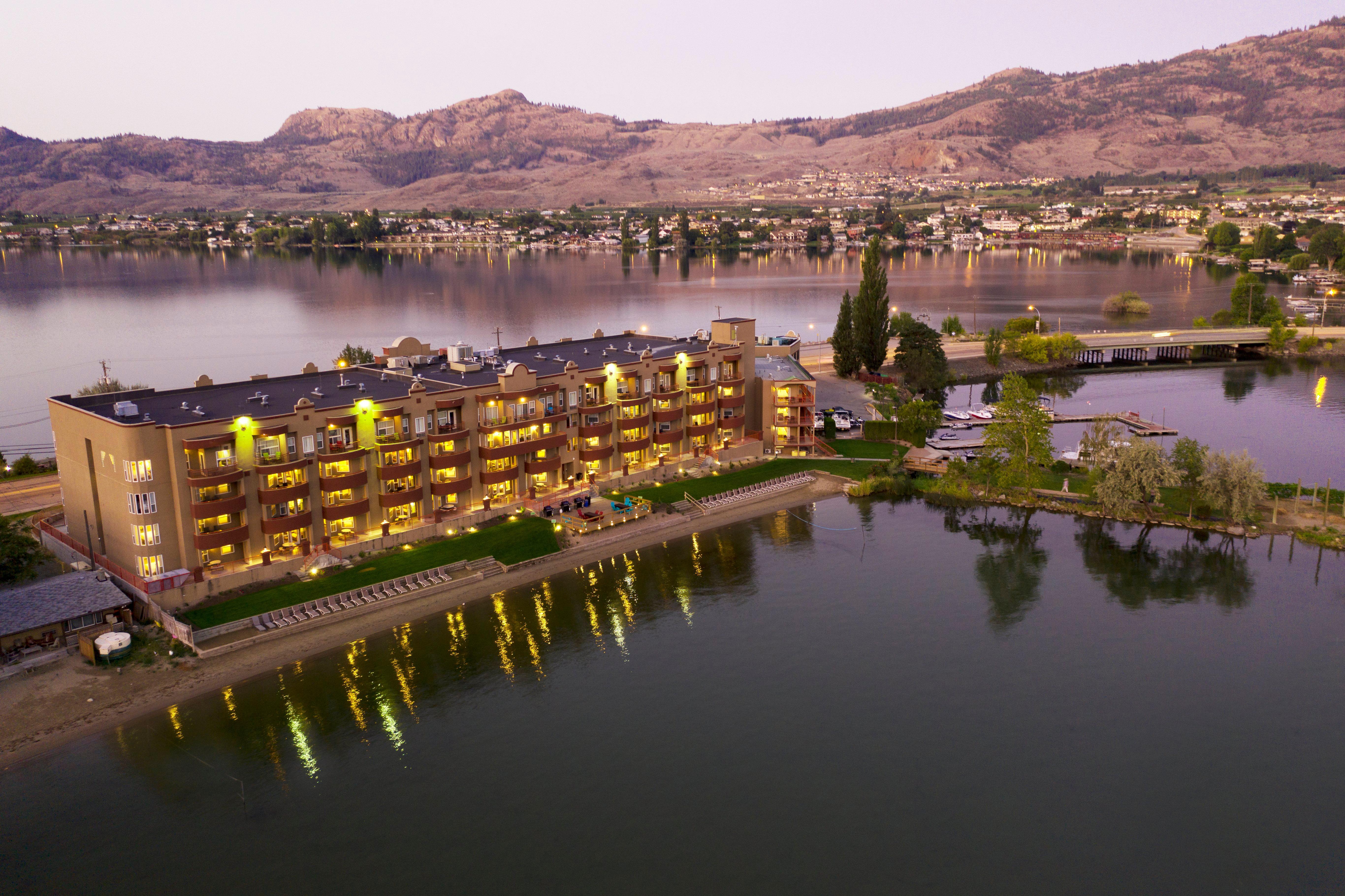 Holiday Inn Hotel & Suites Osoyoos By Ihg מראה חיצוני תמונה