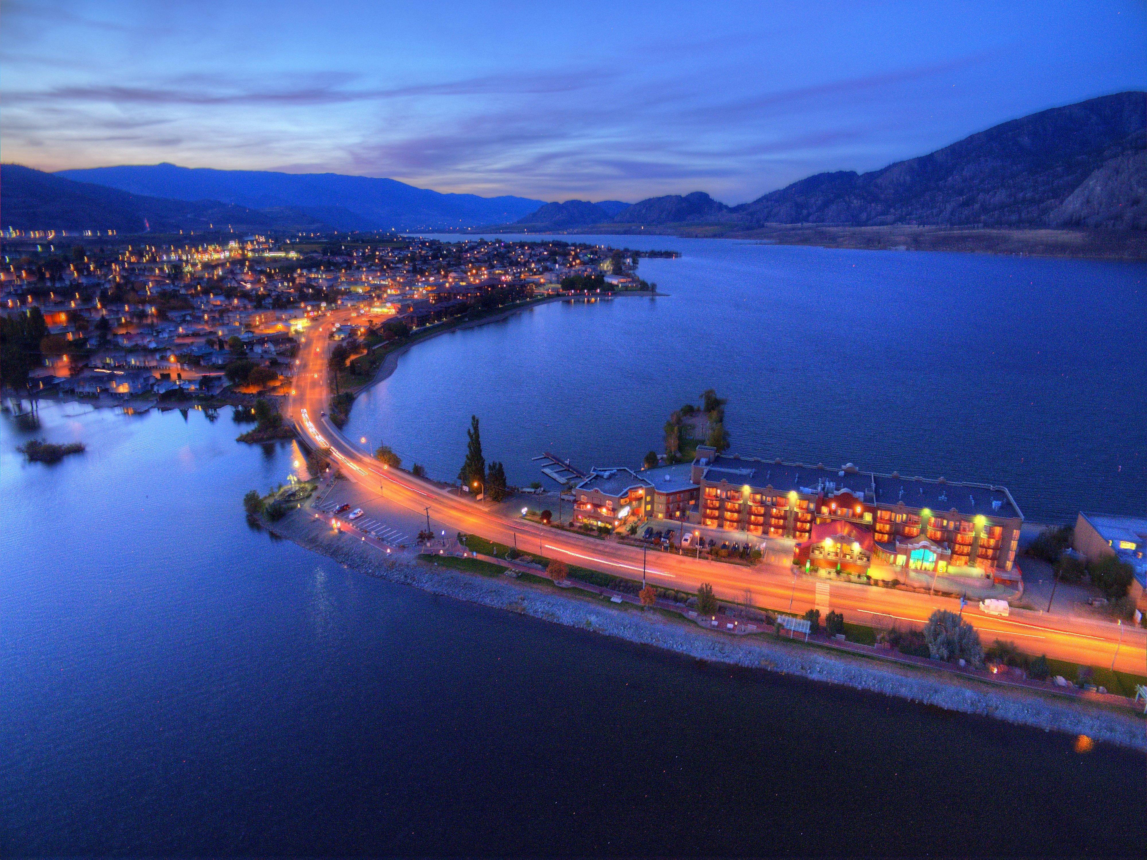 Holiday Inn Hotel & Suites Osoyoos By Ihg מראה חיצוני תמונה