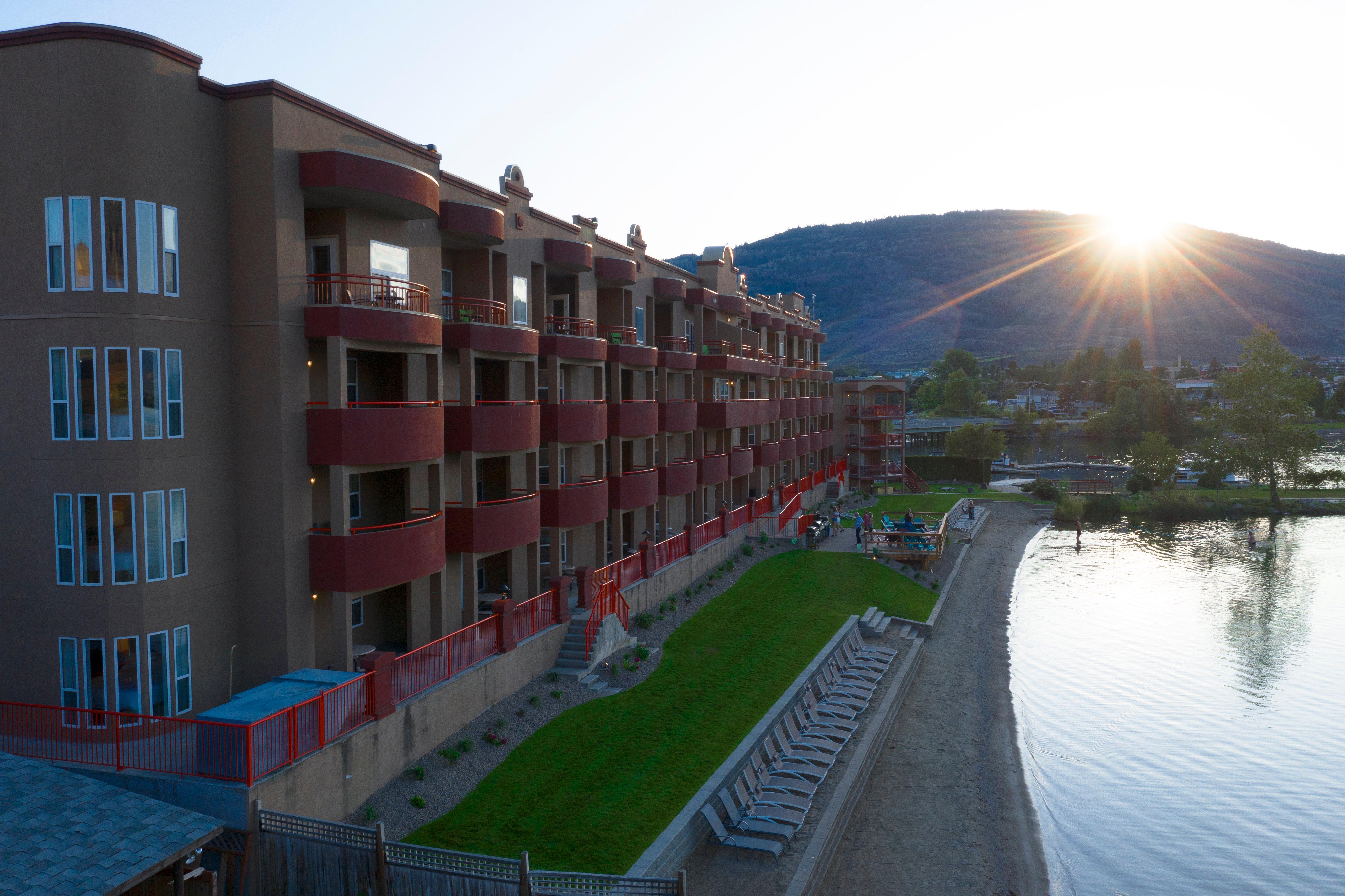 Holiday Inn Hotel & Suites Osoyoos By Ihg מראה חיצוני תמונה