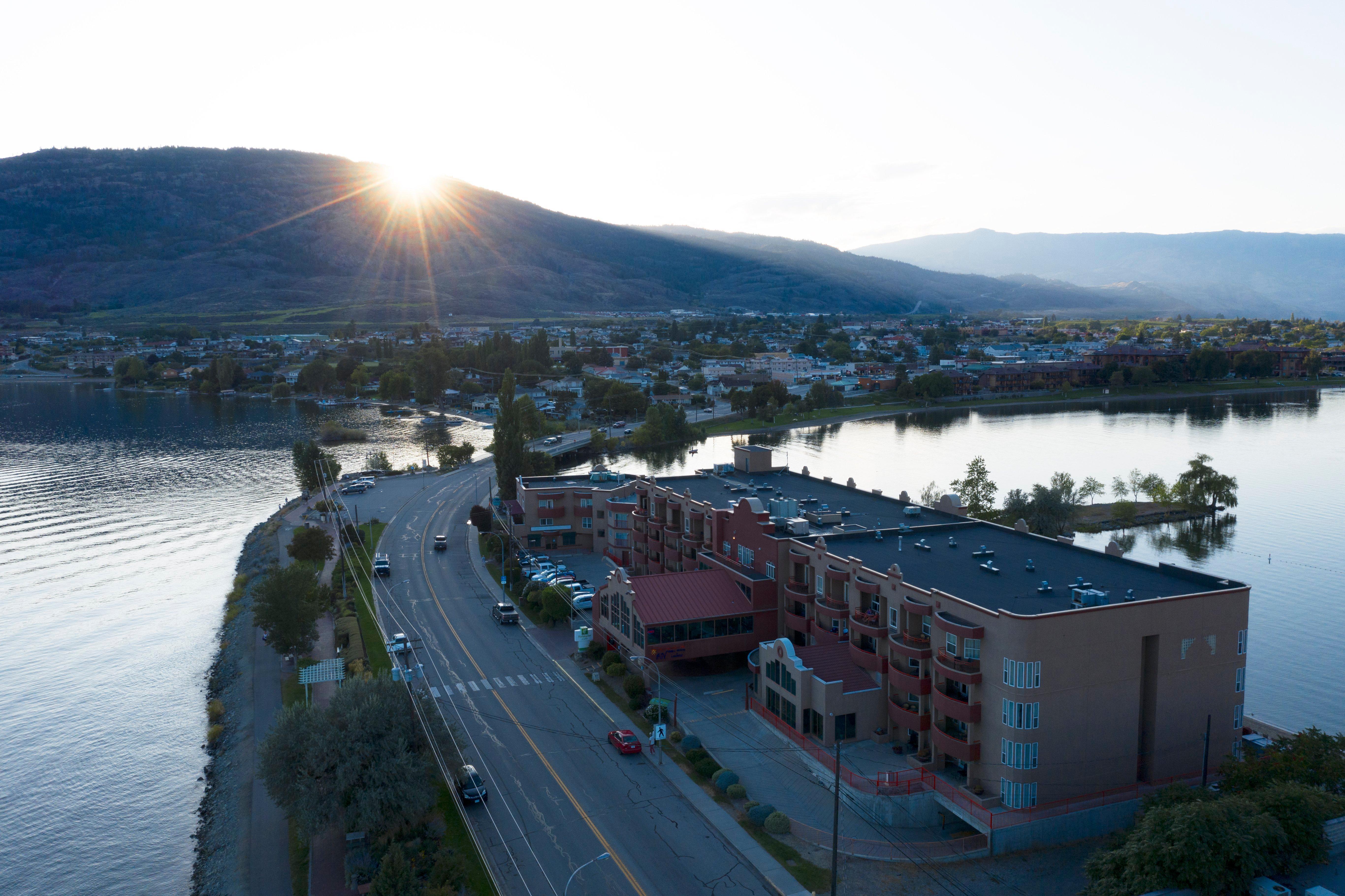Holiday Inn Hotel & Suites Osoyoos By Ihg מראה חיצוני תמונה