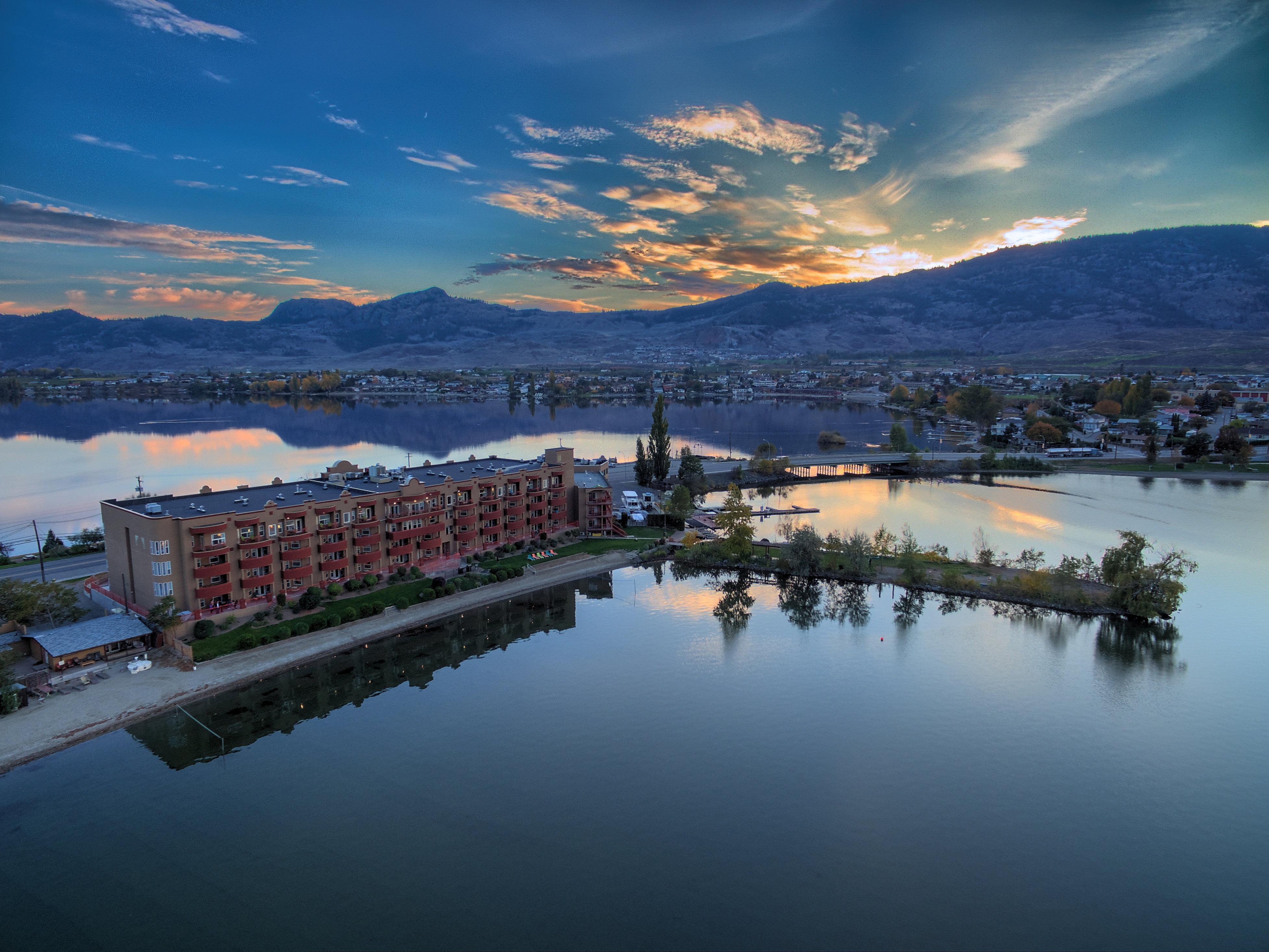 Holiday Inn Hotel & Suites Osoyoos By Ihg מראה חיצוני תמונה