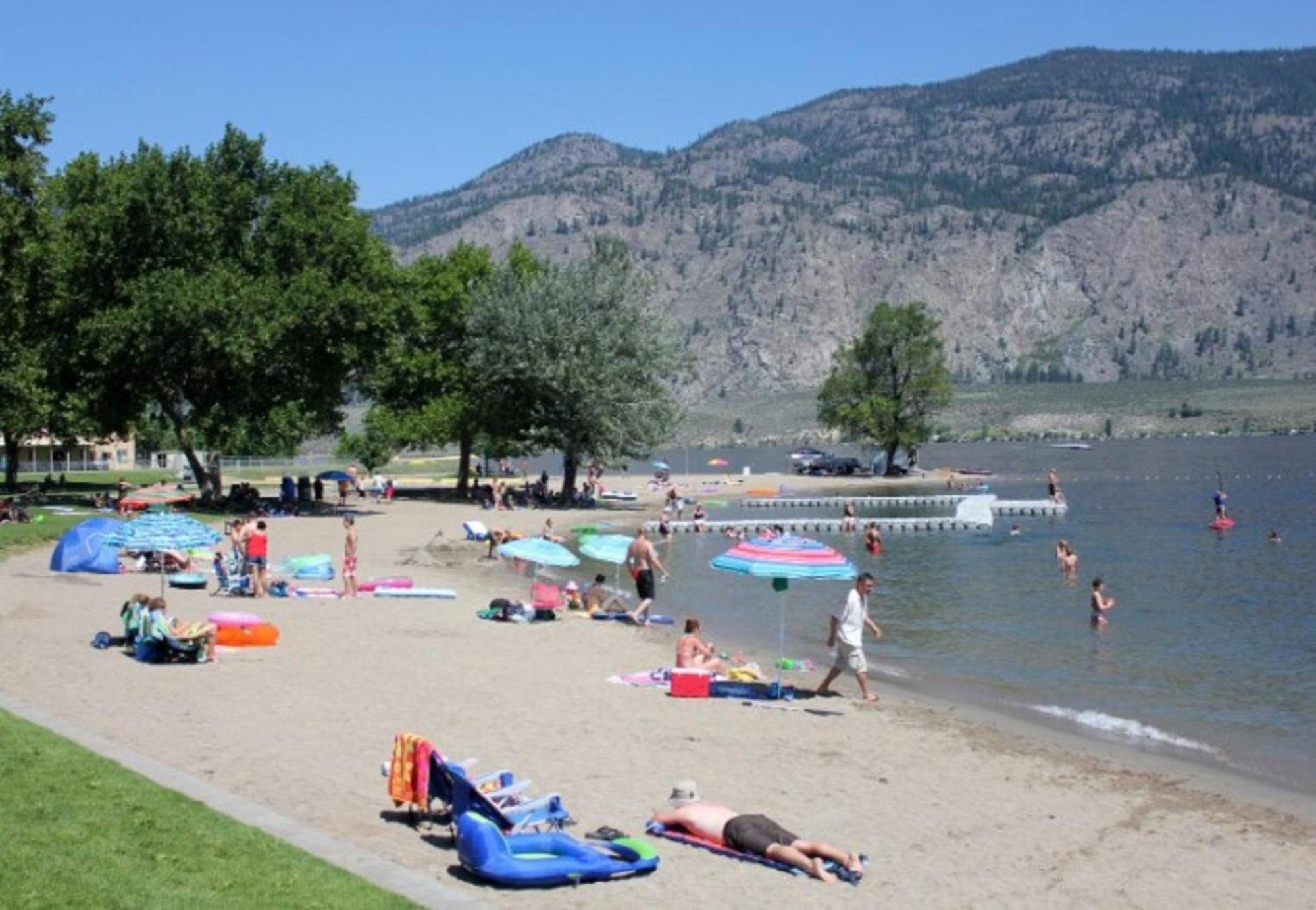 Holiday Inn Hotel & Suites Osoyoos By Ihg מראה חיצוני תמונה